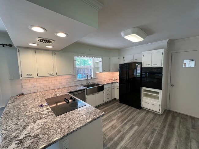 Building Photo - Home with Paradise Setting in Backyard! Available July 2026!! $2,500 Monthly!