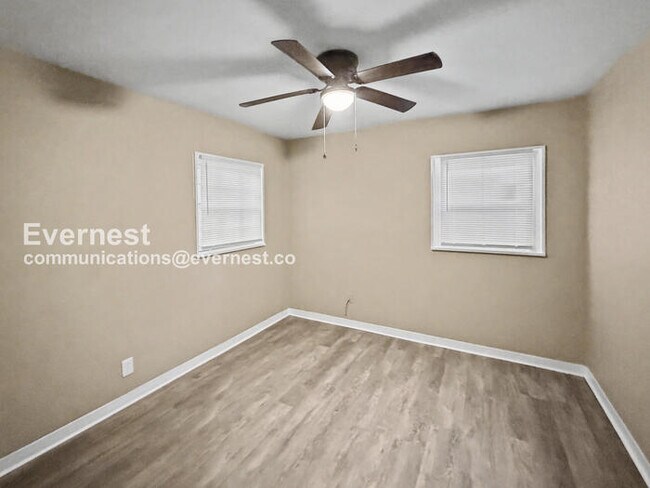 Building Photo - 252 Meadowdale Ave