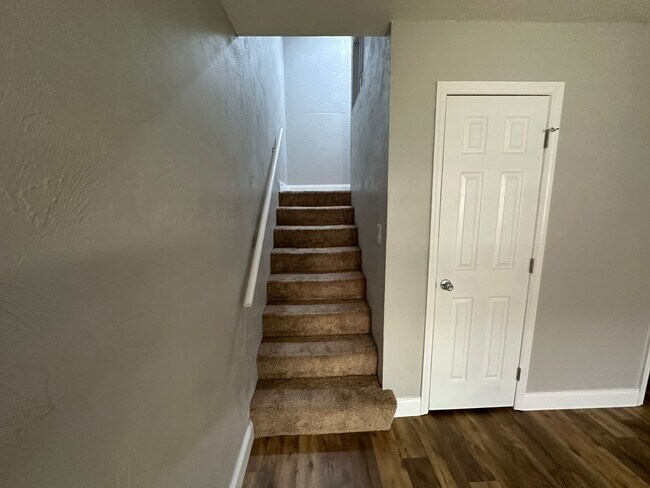 Building Photo - $1600-$2000 P.M