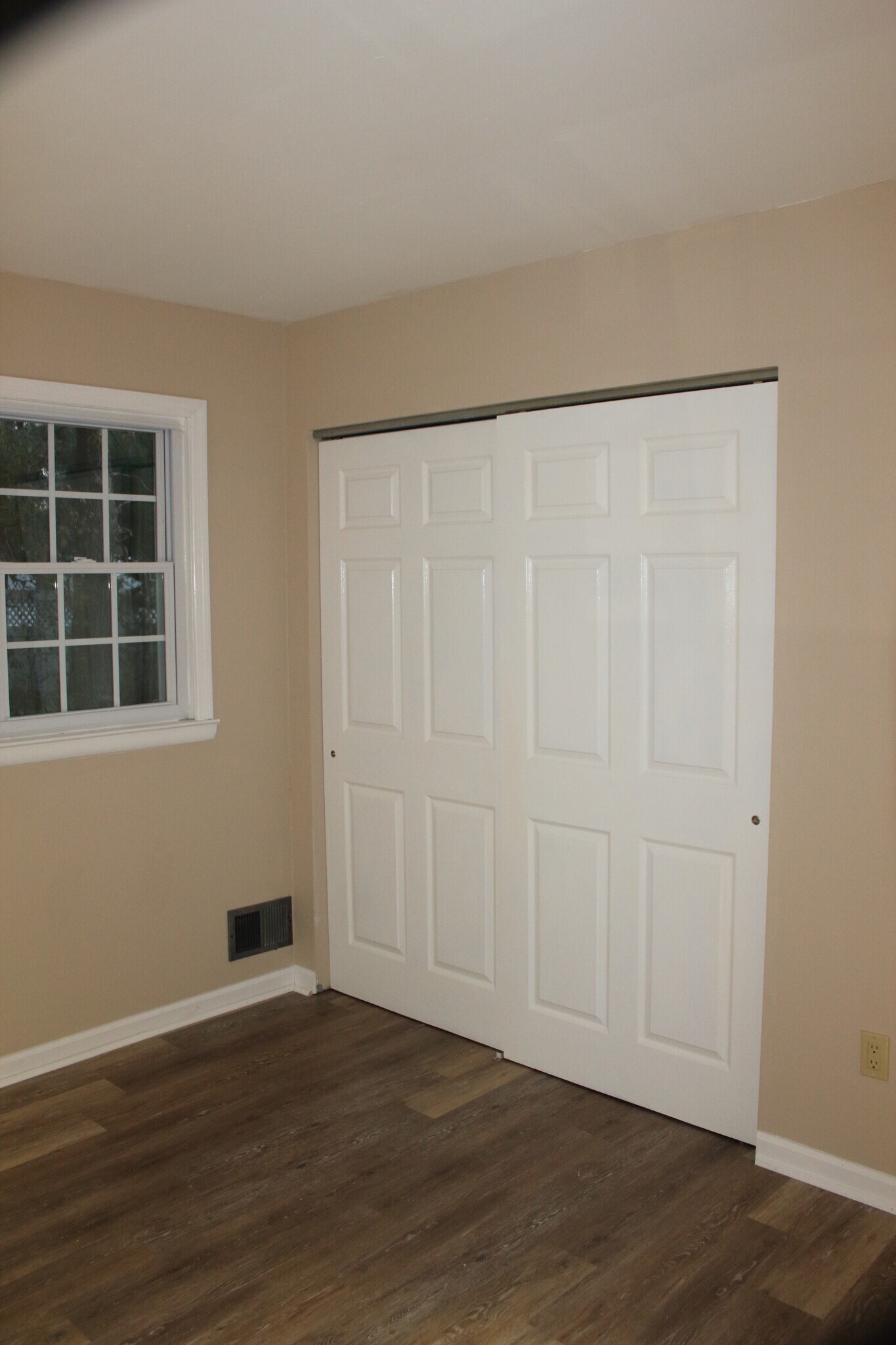 2nd Bedroom with large closet - 573 Innkeeper Ln