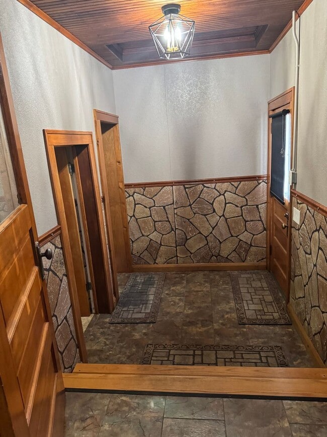 Building Photo - Beautiful, Meticulously Maintained Home in Perrysburg