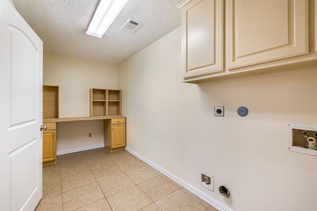 Building Photo - 10459 Parkside Dr