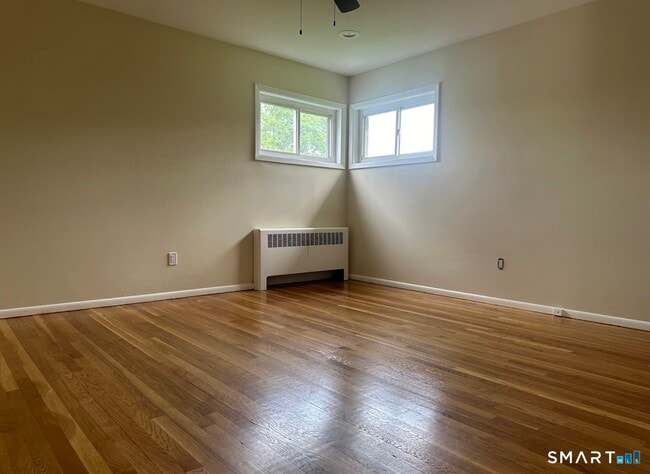 Building Photo - 166 Bunce Rd