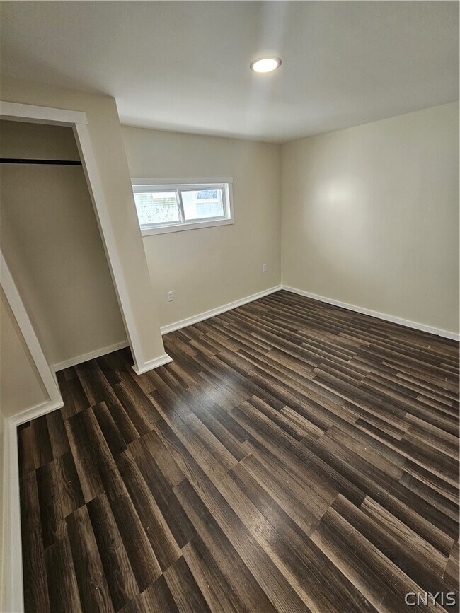 Building Photo - 127 N School St