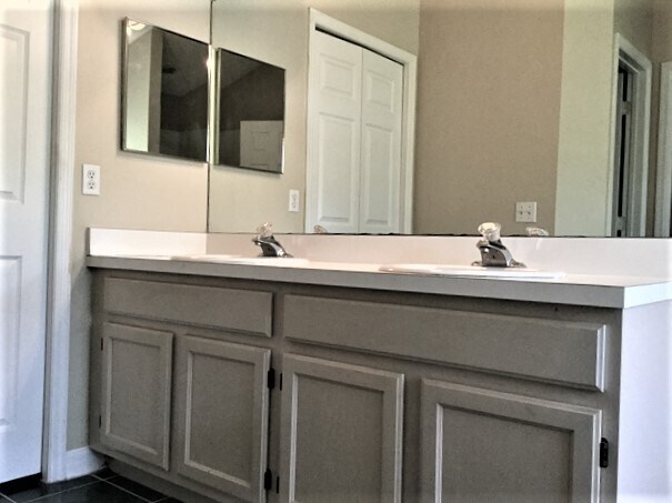 Building Photo - 1054 Royal Oaks Dr