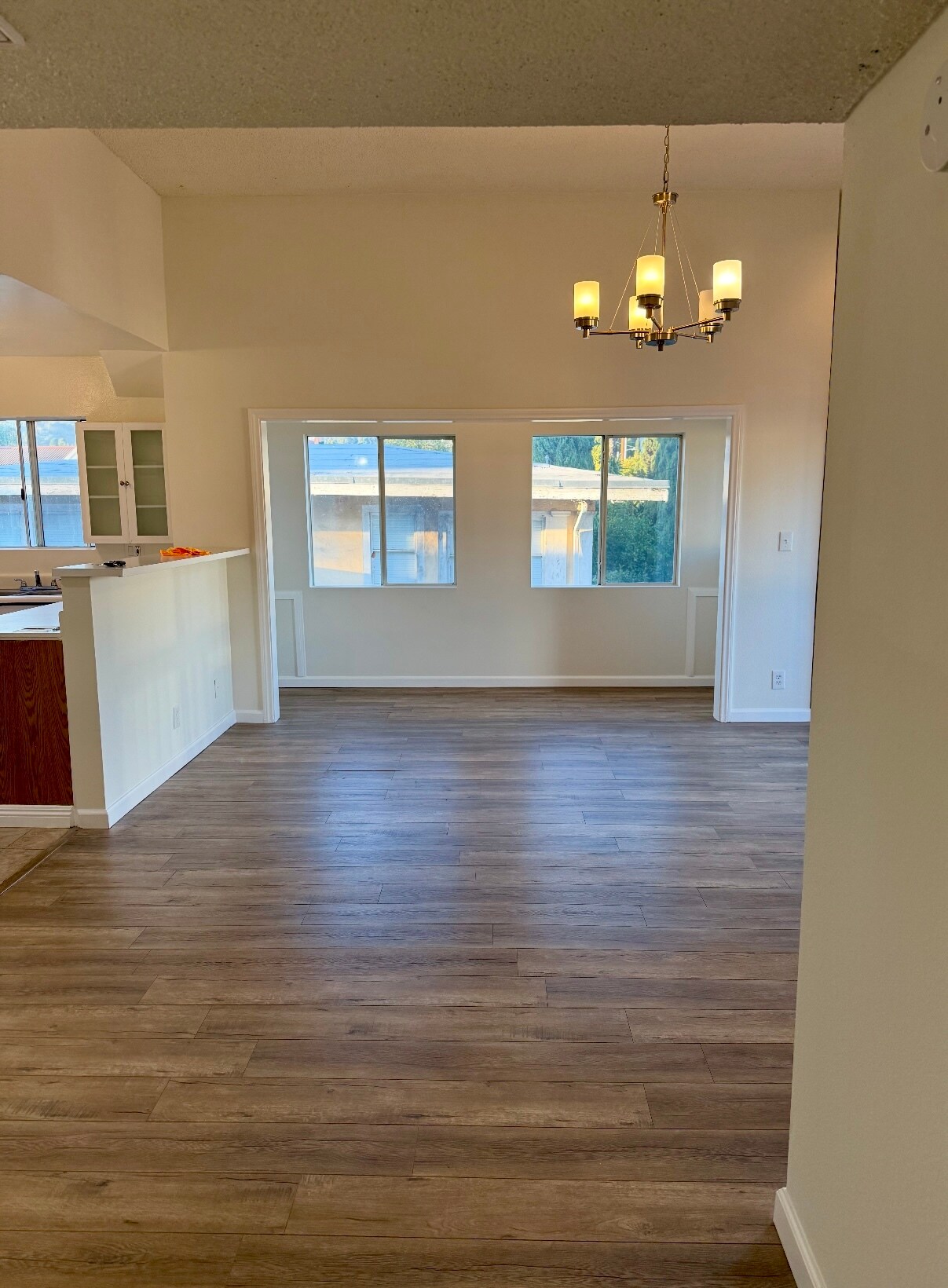 Building Photo - 1519 N Mariposa Ave