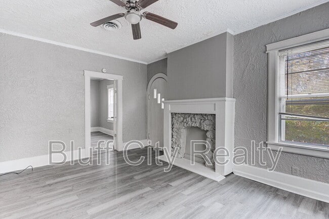 Building Photo - 716 Loeb St