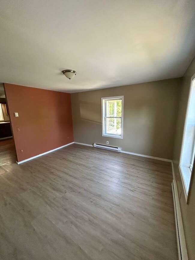 Primary Photo - 1 Riverview St