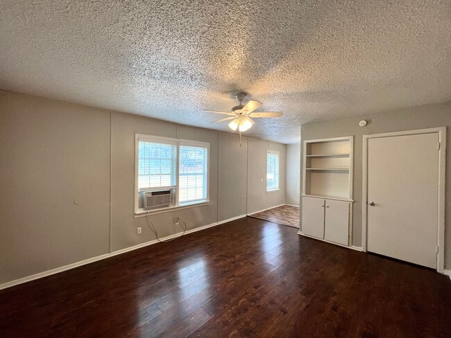 Building Photo - 6363 Hollis Ave