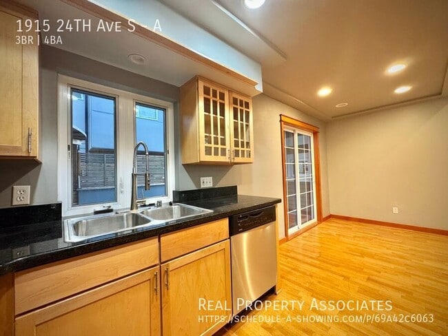 Building Photo - 1915 24th Ave S