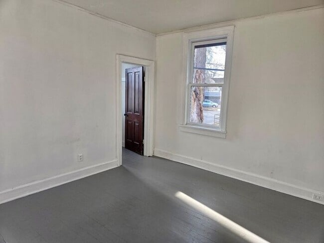 Building Photo - 2 bedroom unit in Niles