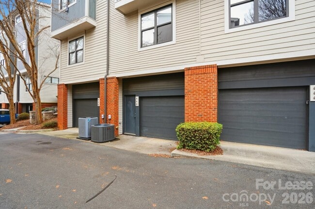 Building Photo - 440 N McDowell St