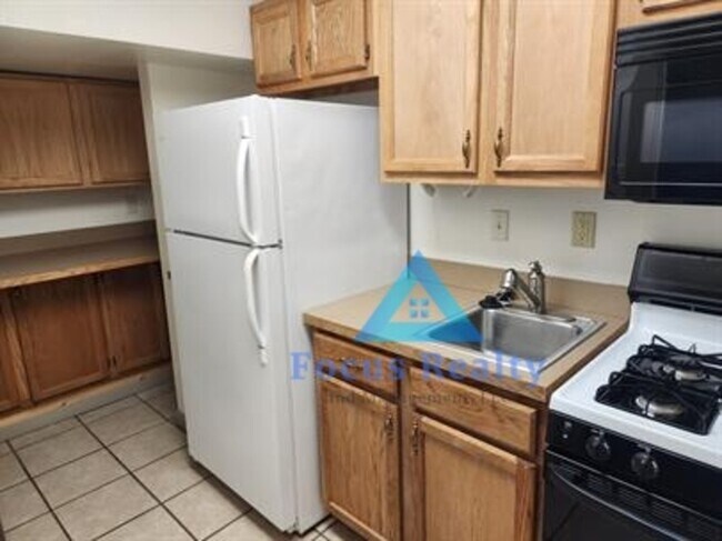 Building Photo - 426 E Wheeling St