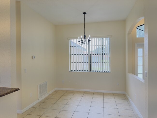 Building Photo - 405 Caraway Dr