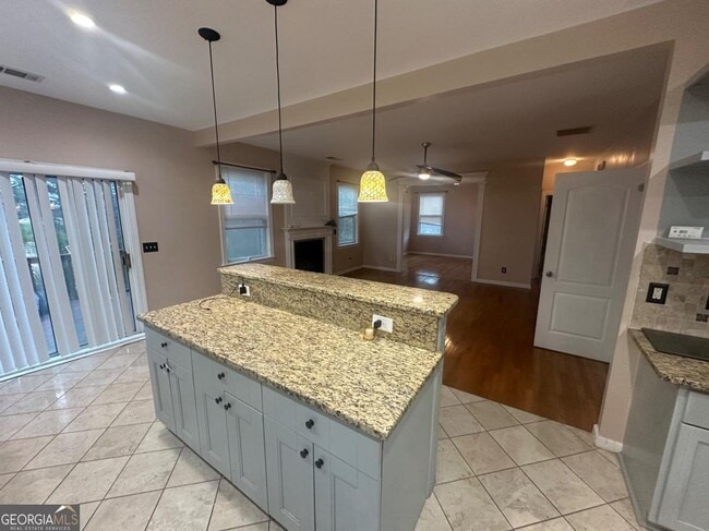 Building Photo - 61 Longwood Ct