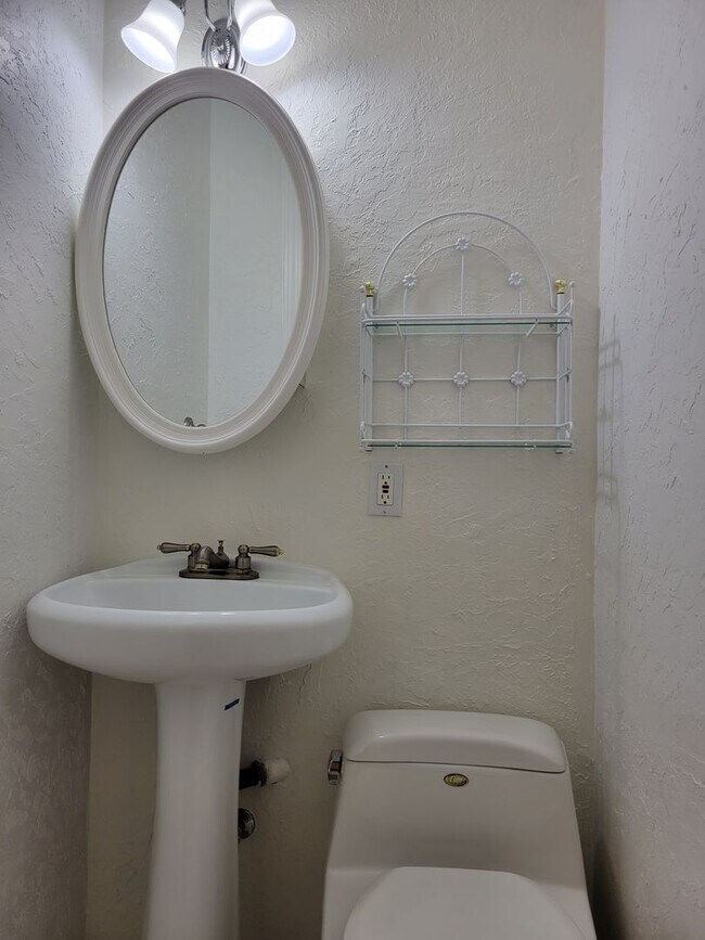 Building Photo - 111 Florence St