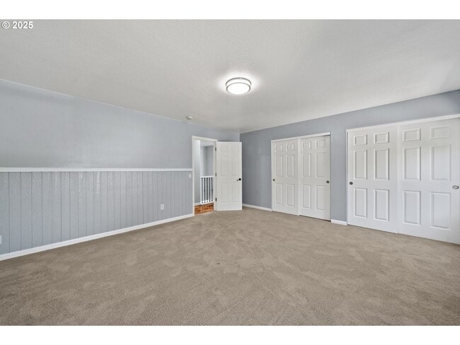 Building Photo - 3 levels, 7 bedrooms , lower level apartme...