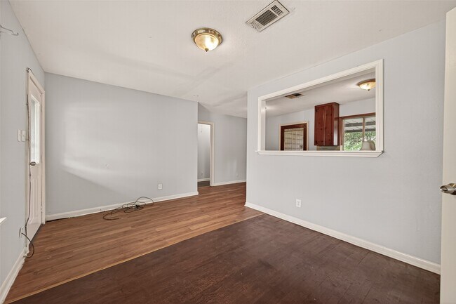 Building Photo - 10506 Buffum St
