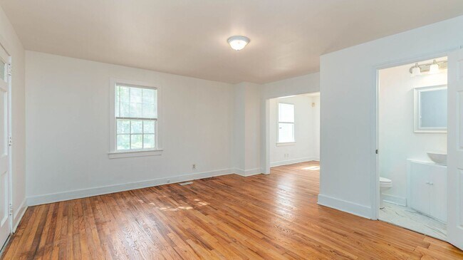 Building Photo - 2 Bedroom 1.5 Bath Townhouse in Wagener Te...