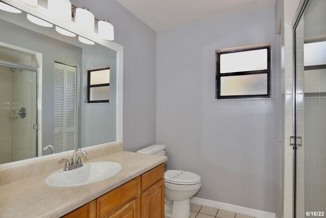 Building Photo - Cozy 3/2 Split Floorplan Home with a Spaci...