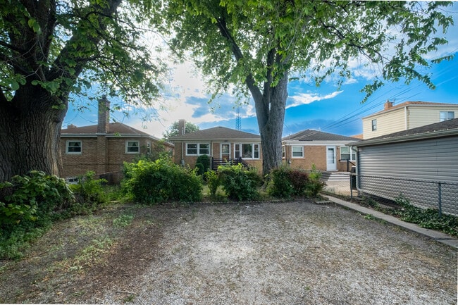 Building Photo - 5224 N Cicero Ave