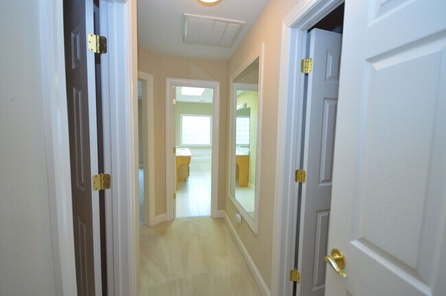 Building Photo - 114 Prestonian Pl