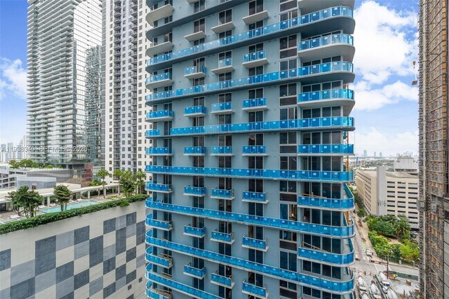 Building Photo - 11 NE 6th St