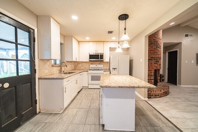 Building Photo - 7406 Baneway Dr