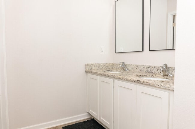 Building Photo - 1114 Valor Walk