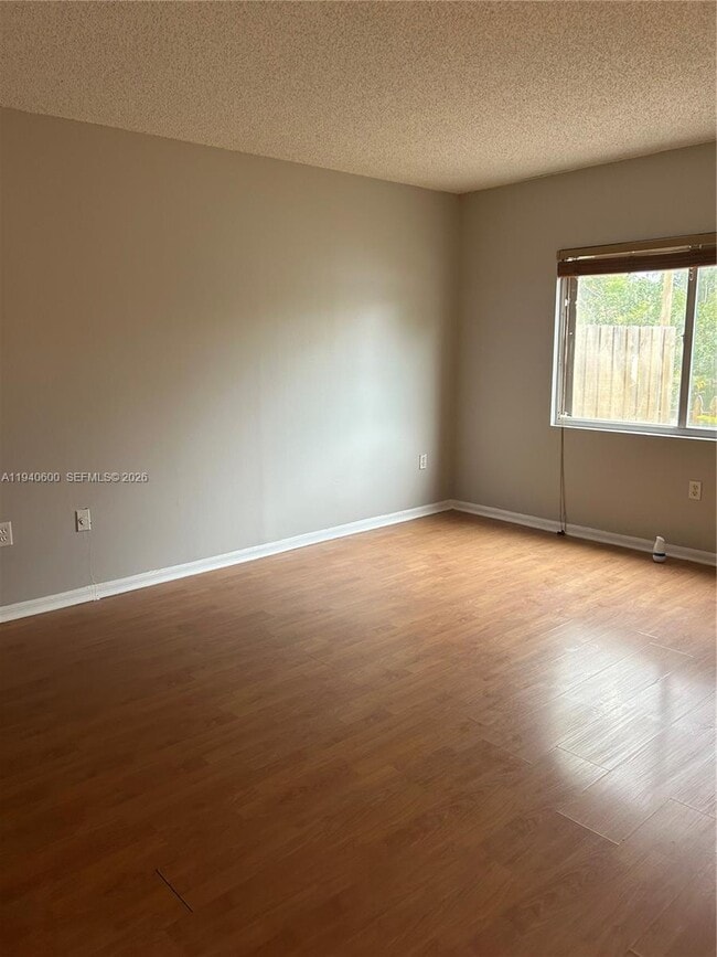 Building Photo - 6225 SW Kendale Lakes Cir