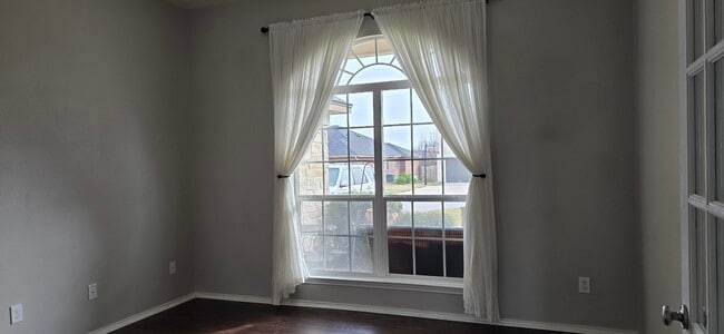 Building Photo - 1112 Sugar Brook Dr