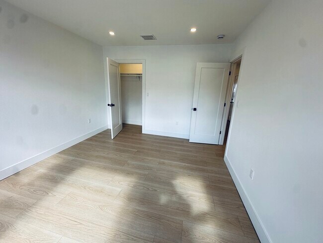 Building Photo - 280 Endicott Ave