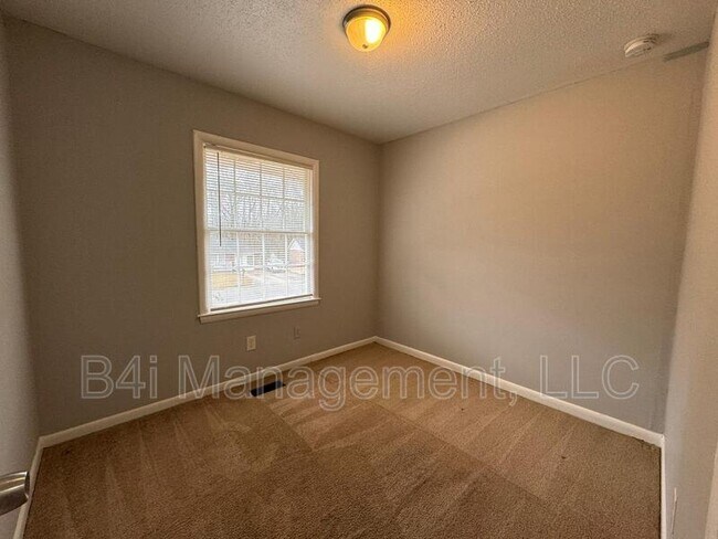 Building Photo - 8035 Devonshire Dr
