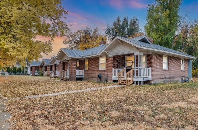 Primary Photo - 728 Custer St