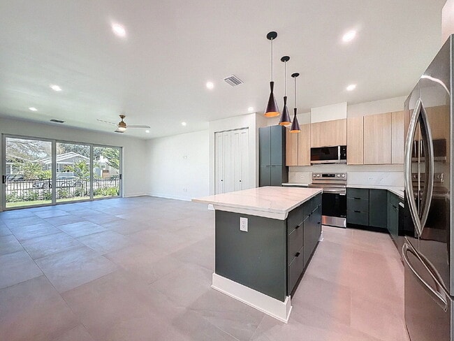 Building Photo - 340 14th St N