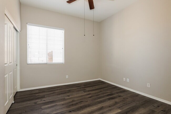 Building Photo - 13587 W Tara Ln