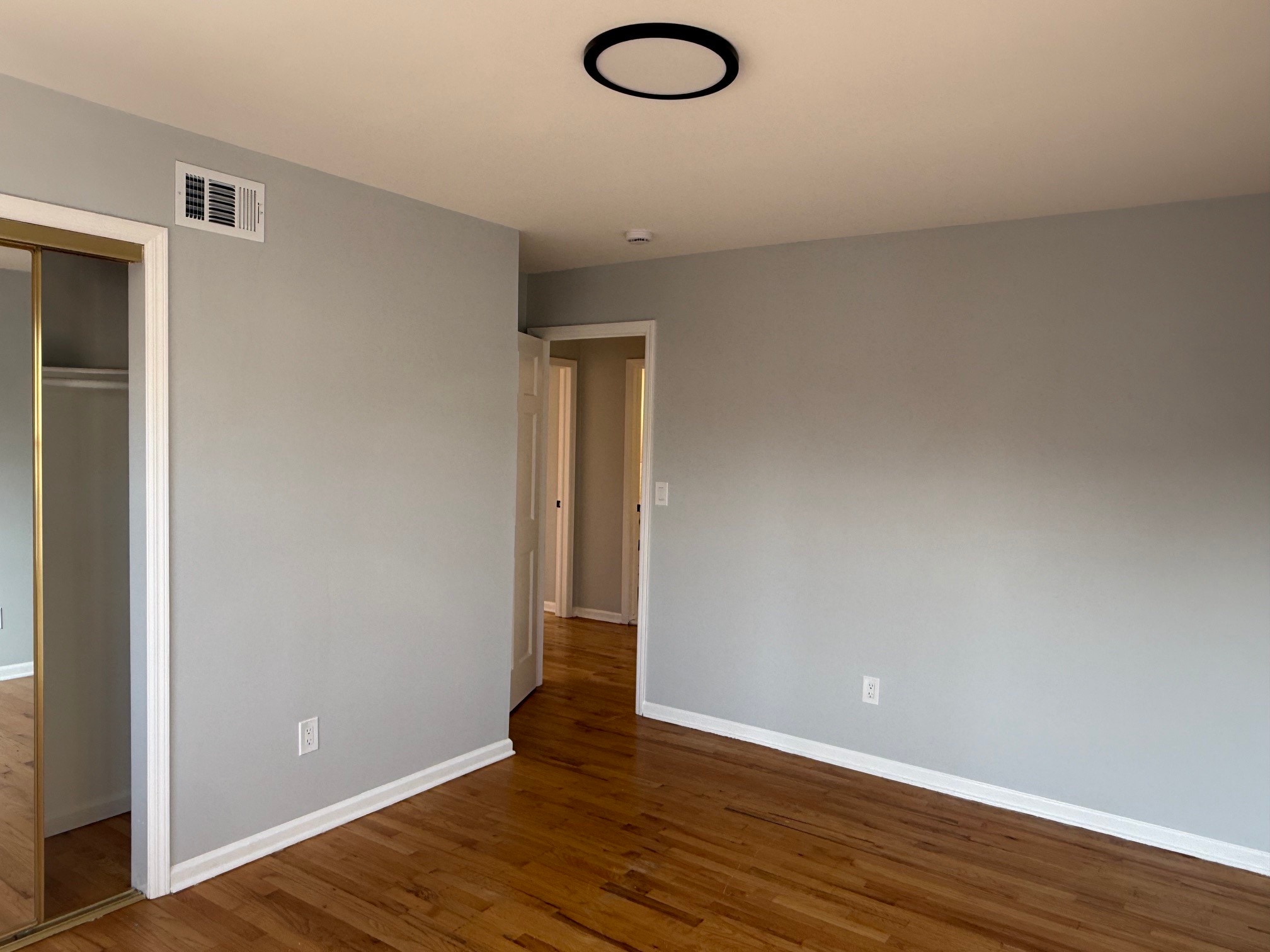 Building Photo - 286 Leonia Ave