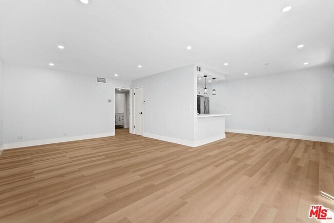 Primary Photo - 1031 Laurel Ave