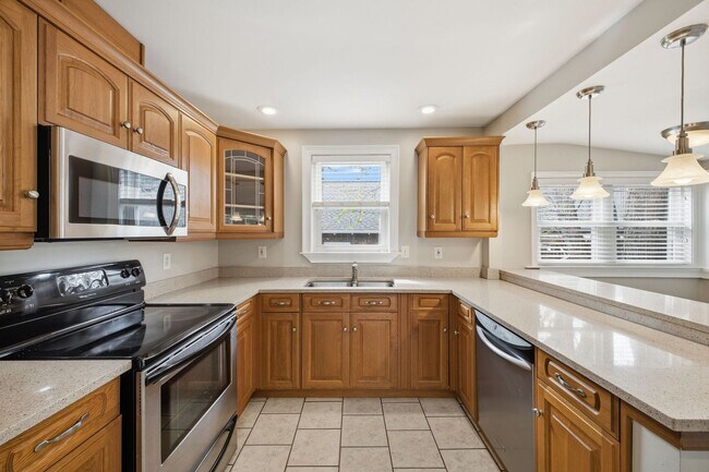 Building Photo - Sylvan Park Charm