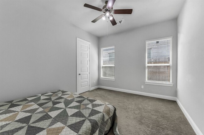 Building Photo - 11927 Carillon Forest Dr