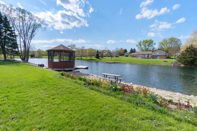 Building Photo - 2208 Crystal Cir