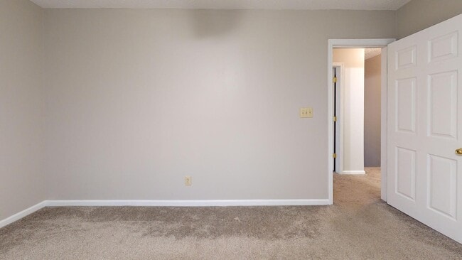 Building Photo - 3735 Lochdale Terrace