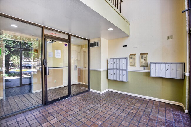 Building Photo - 8527 Hearth Dr