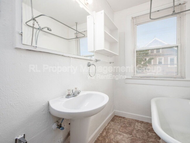 Building Photo - 2278 Indianola Ave