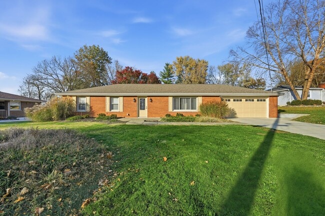 Primary Photo - Large Ranch on Cul-de-sac