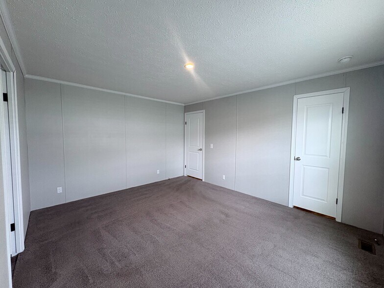 Building Photo - 10610 State Rte 762