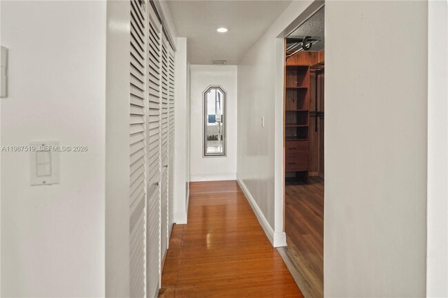 Building Photo - 4400 Hillcrest Dr