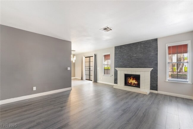 Building Photo - 6643 W Tropicana Ave