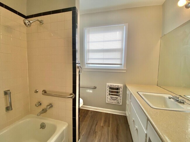 Building Photo - MOVE IN SPECIAL - half off the second's month rent