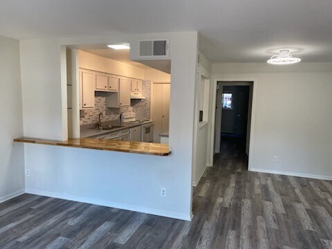 Building Photo - 11550 Chimney Rock Rd